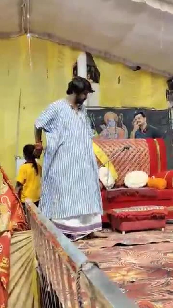 बागेश्वर धाम सरकार झुक कर बच्ची की बात सुन रहे _ bageshwar dham sarkar _motivatio(3
