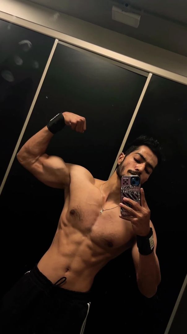 I’m_survivor_#trending_#fitness_#bodybuilding_#mensphysique_#abs_#biceps_#handsome_#hunk_#aesthetic(1080p)